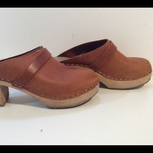 Lotta’s Sky-High Brown Clog